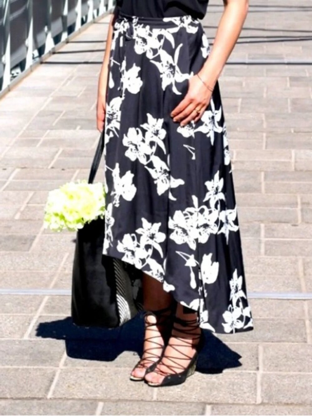 NWT Banana Republic Black and Cream Beiger Floral High-Low Skirt Size 10